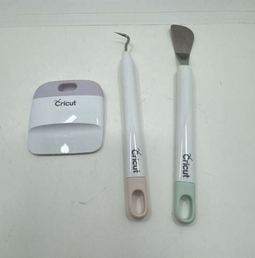 Cricut Basic Crafting Tool Set: Scraper, Weeder, and Spatula